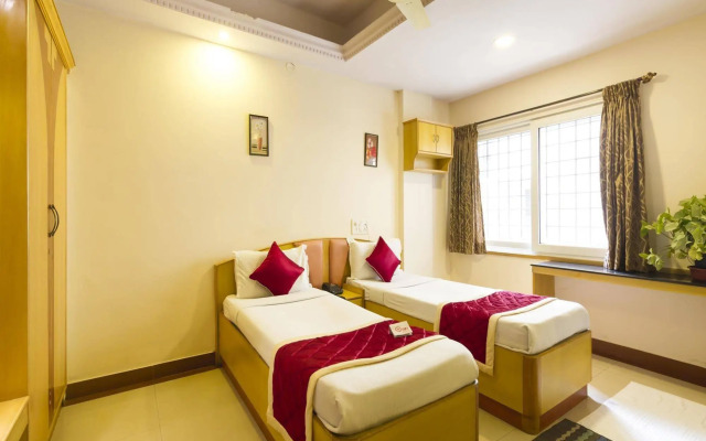 OYO 331 Hotel Skanda Shelters