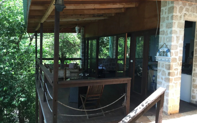 Chez Max, Cadras Haiti