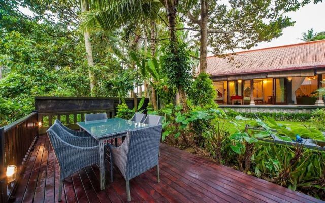 Infinity Jungle View Aashaya Villa Ubud