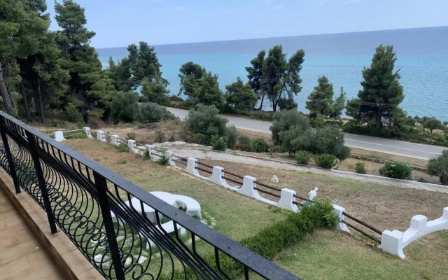 kaloutsikos sea view house