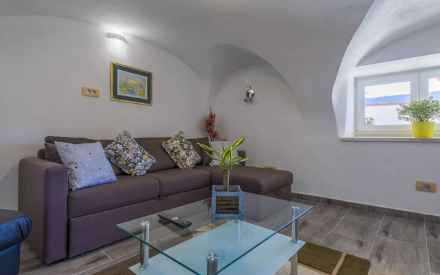 Lovely Holiday House With Private Swimming Pool & Terrace