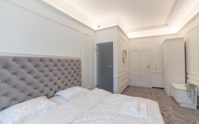 Boleslav Home De Luxe