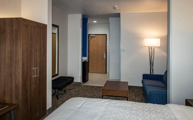 Holiday Inn Express Hotel & Suites Roseville-Galleria Area, an IHG Hotel