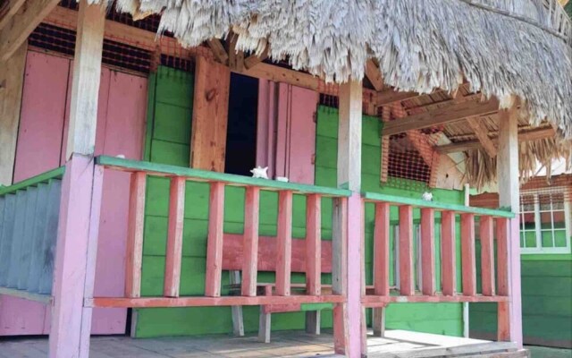 Private Ocean-Front Cabin with private bathroom on San Blas Island