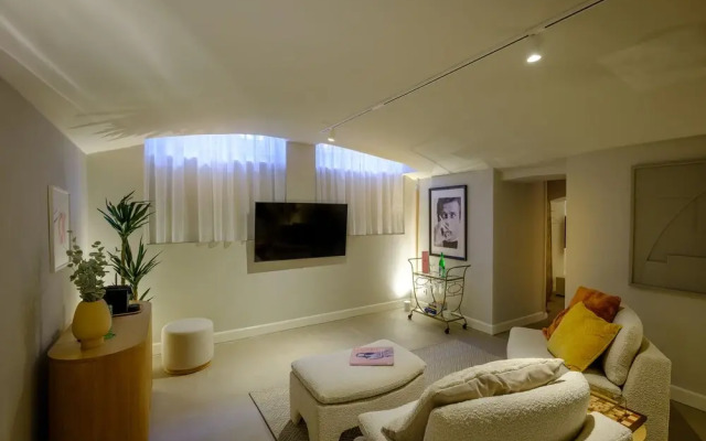 FINCH Boutique Hotel