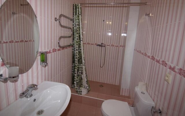 Rich Hotel