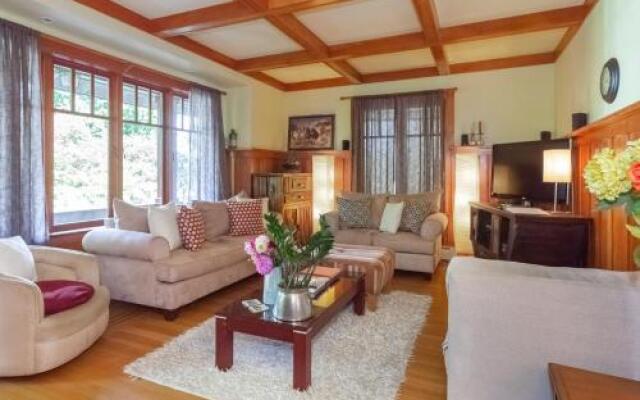 Beautiful, Quiet 3BR in Posh Kitsilano