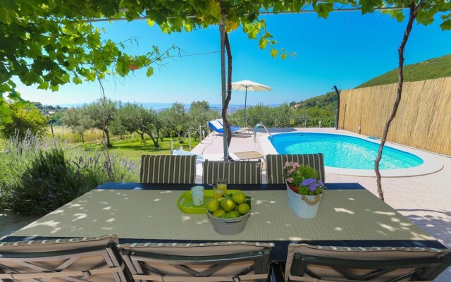 Nice Home in Solin With Wifi and 2 Bedrooms