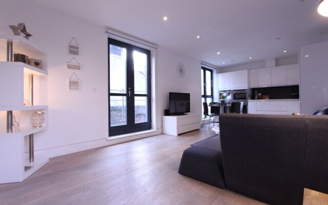 Modern 2 Bedroom Apart in heart London