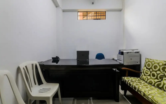 Oyo 18528 Field Residency Inn