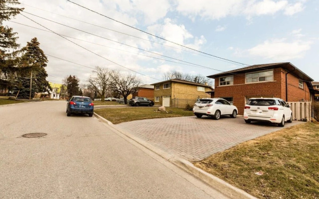 Victoria Village, Modern Two Bedroom With Parking