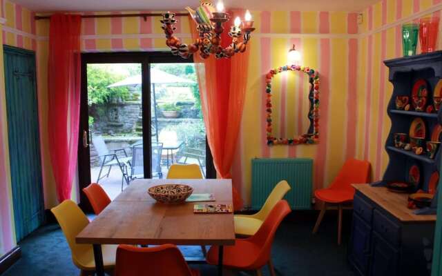 Colourful Forest of Dean Pikehouse