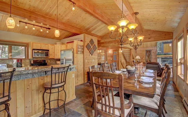 Black Bear 5 Br Home by RedAwning