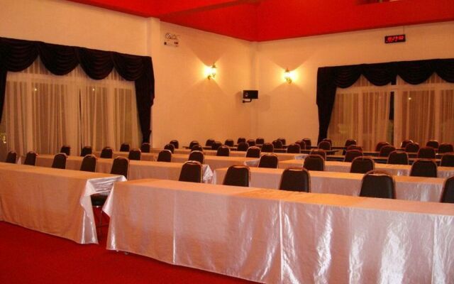 Aunruen Residence & Restaurant