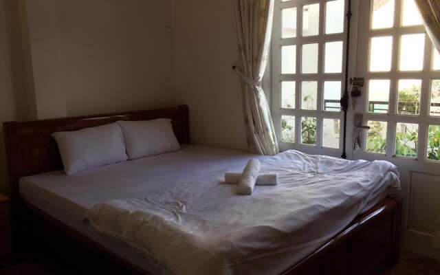 Luu Ly Hotel