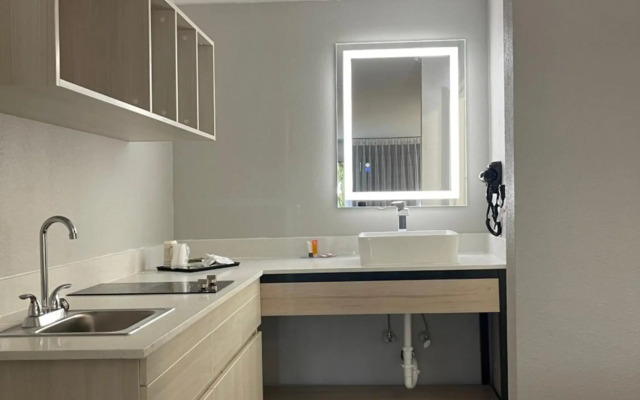 MainStay Suites