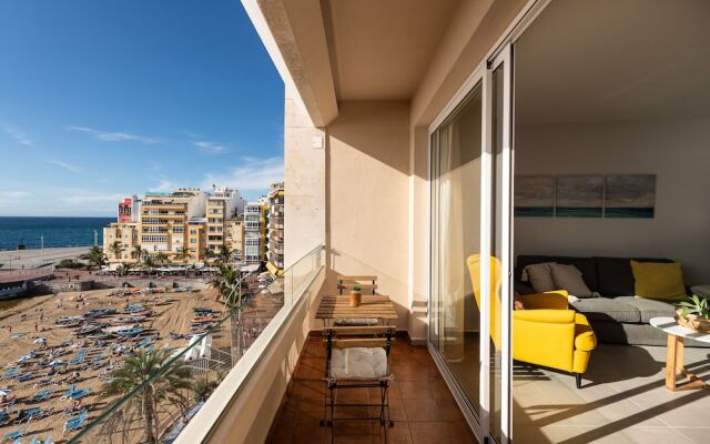 Bright Beachfront Apartment