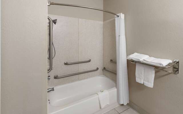 OYO Townhouse Houston Brookhollow