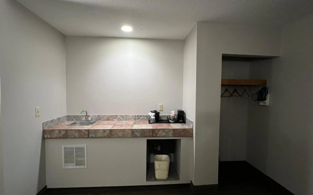 Country Inn & Suites By Radisson, Battle Creek, MI