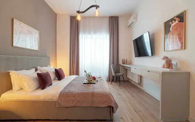 Loggia & Luxe 5BR Penthouse in Universitatii Area