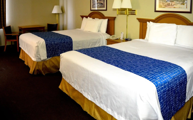 Travelodge by Wyndham St. Louis
