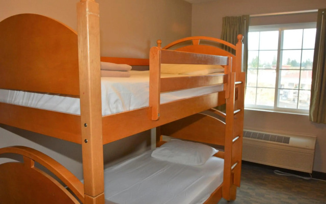FairBridge Inn & Suites Dupont