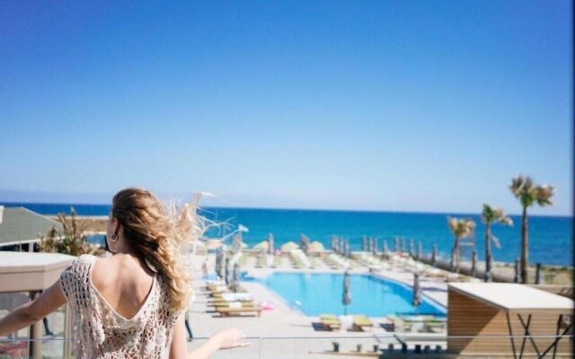 Enorme Eanthia Beach