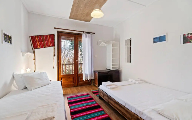 Snug Apartment in Agios Nikolaos With Garden