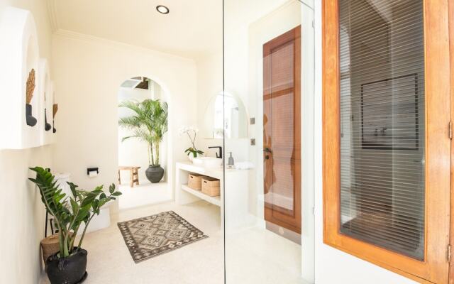 Canggu 400m Tobeach Escape 4br Designer Villa