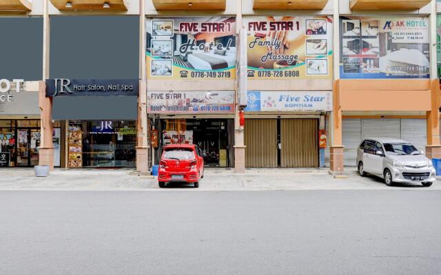 Hotel Five Star 1 by OYO Rooms