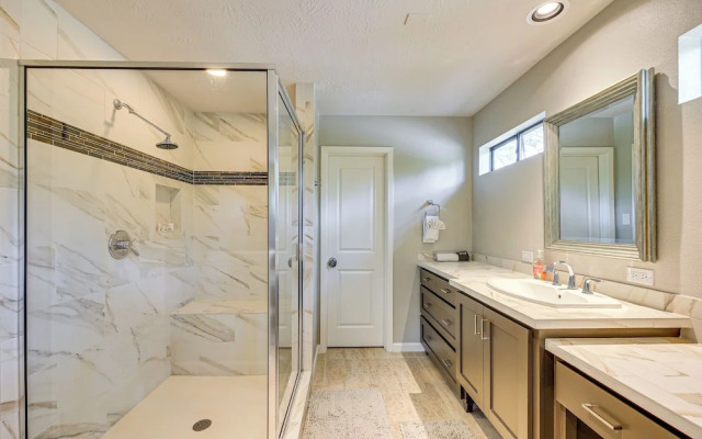 Waterfront Seguin Lake House Near Downtown