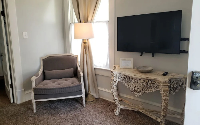 Katy House Bed and Breakfast