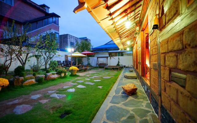 Jeonju Hanok Maeul Damso