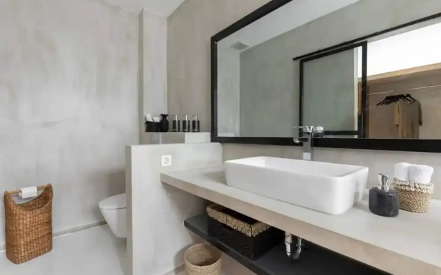 4BR Luxe Pool Villa Canggu near Finns