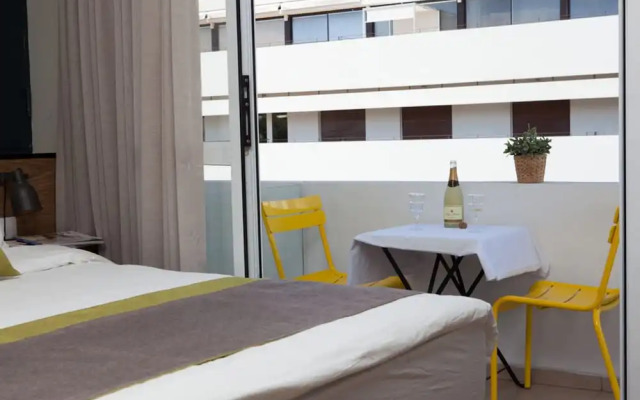 The White House Hotel at Dizengoff Square