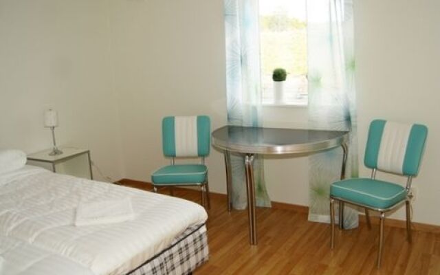 Bellas Place