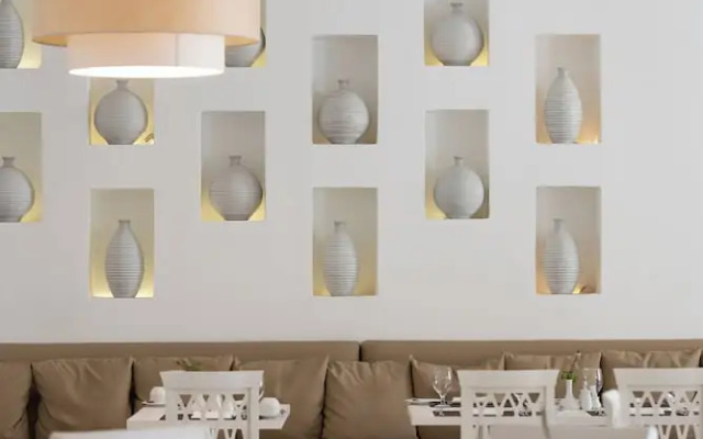 Almazino, Almaza Bay