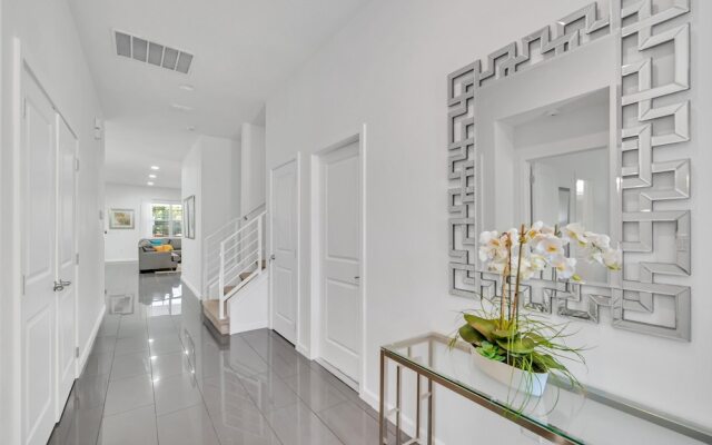 Stunning Bright Family Home Sleeps 25 Bl102