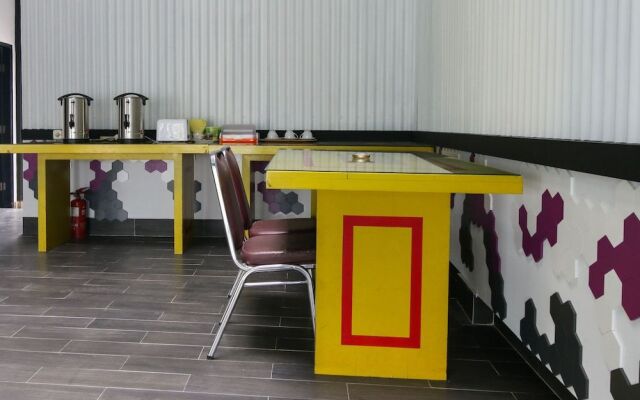 Airy Panam HR Soebrantas KM 8.5 Pekanbaru