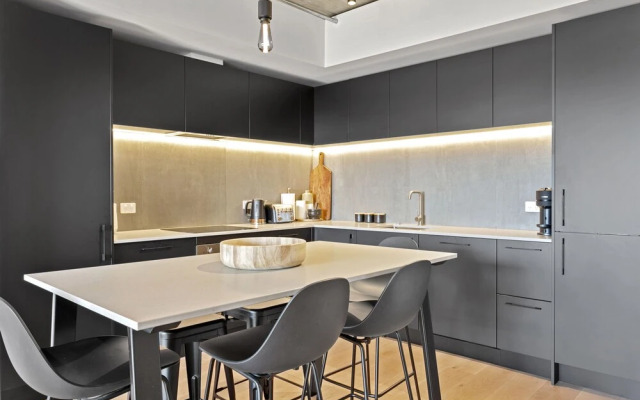 Urban style apt fantastic city views