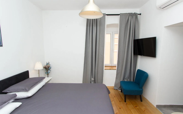 Apartments and Rooms Ille