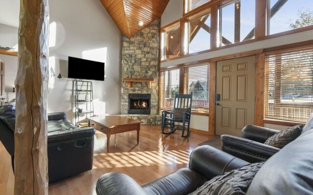 Kemper's Cabin by Silver Dollar City - Ideally Located