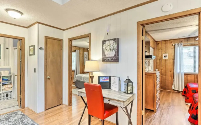 Quaint Murphy Cabin in Serene Wooded Setting!