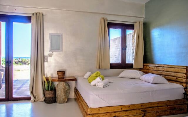 Spathi Beach Bar Restaurant & Suites