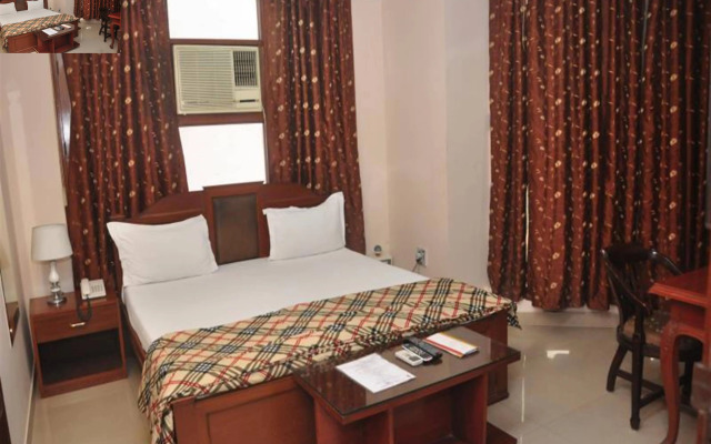 Kashish Residency & Banquet