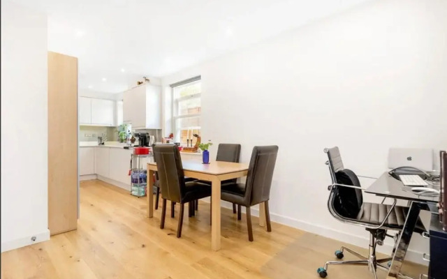 Modern 2 Bedroom Home With Private Garden