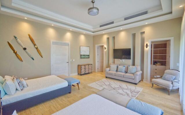 Modern Villa With Ocean View and Service Staff