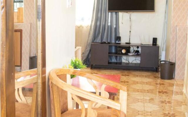 Mountain view apartment at Ahadi flats Netflix,Parking and Internet