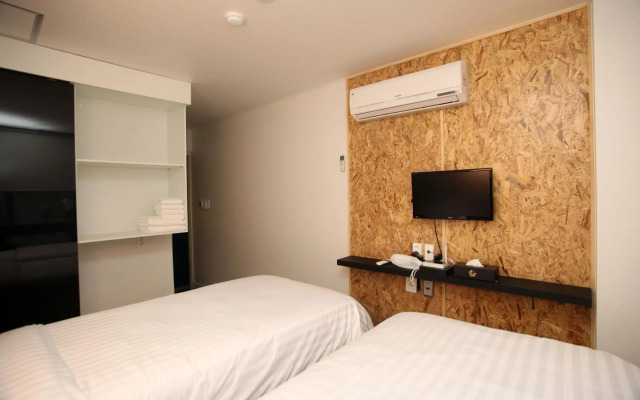 KSTAR Metro Hotel