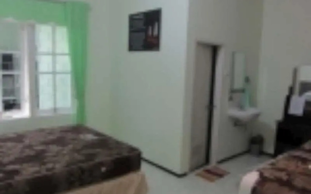 Villa Keluarga "Pondok Daun"